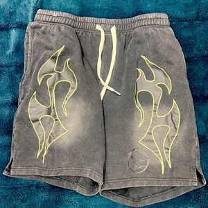 HELLSTAR BLACK FLAME SWEAT SHORTS size L